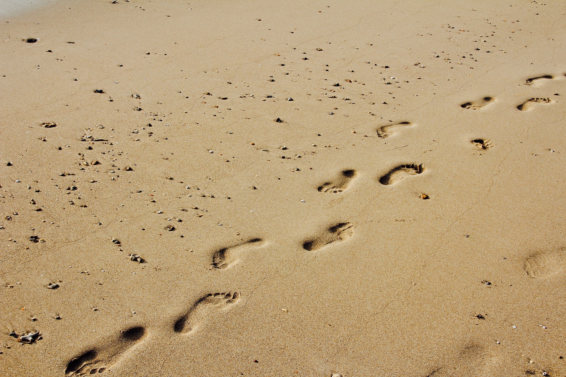 footprints-1189780_1920